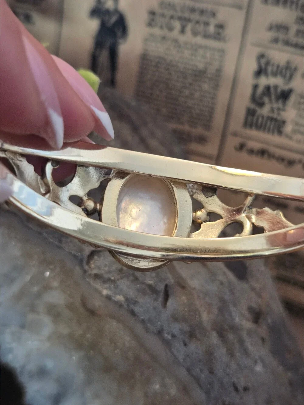 Stunning Vintage Mother Of Pearl Bangle Bracelet Floral Detail & Safety Chain